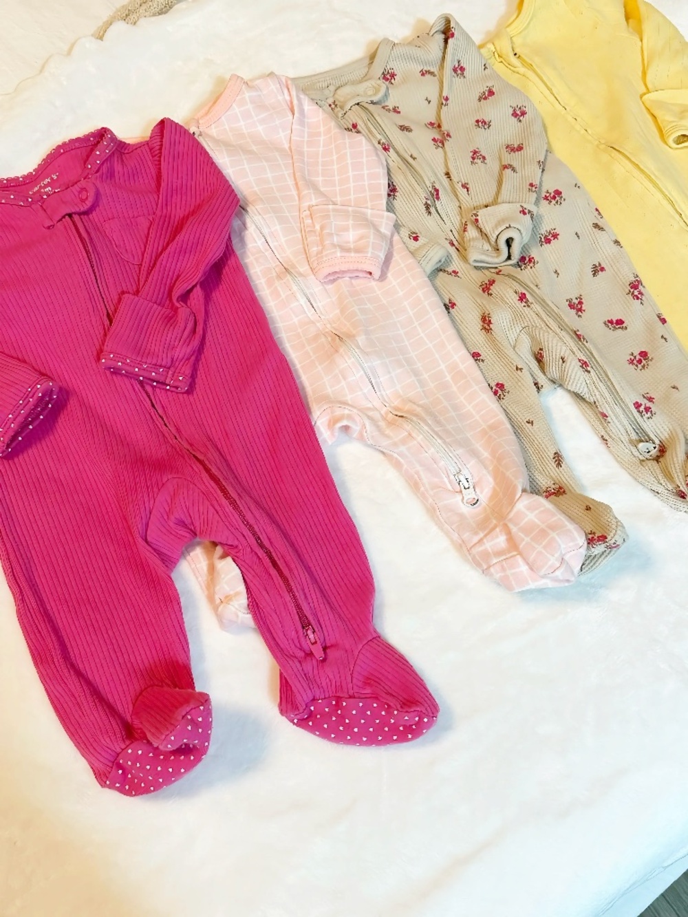Carters Infant Bundle footies (4 pieces) 0-3 Months